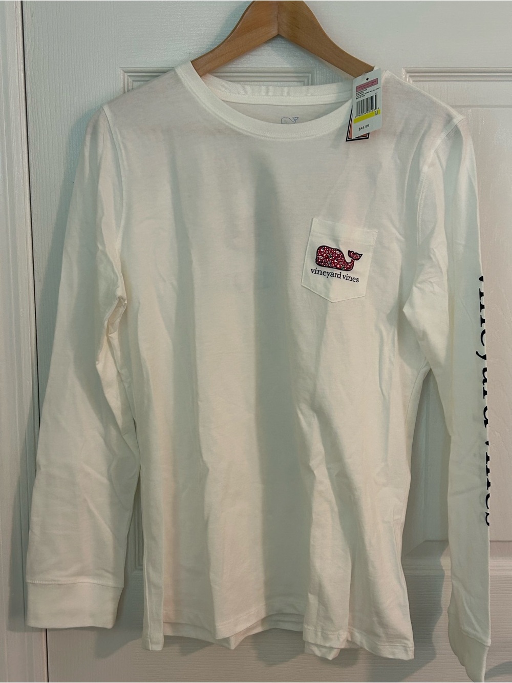 Vineyard Vines White Long-Sleeve Holiday Pocket Tee with Festive Whale Logo